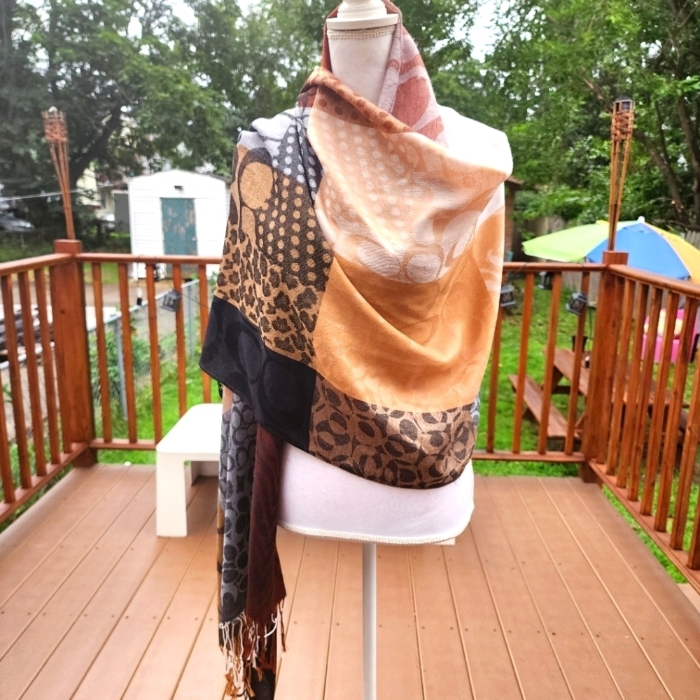 PASHMINA Women's Large logo printed scarf